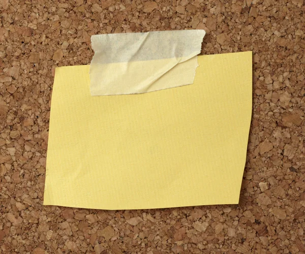Marrón viejo papel nota fondo corcho tablero —  Fotos de Stock