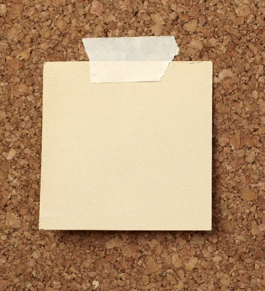 Marrón viejo papel nota fondo corcho tablero — Foto de Stock