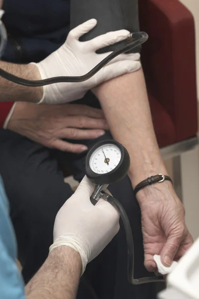 Laboratoire test de pression artérielle médecine de soins de santé — Photo
