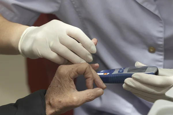 Лабораторный анализ крови, медицинский диабет — стоковое фото