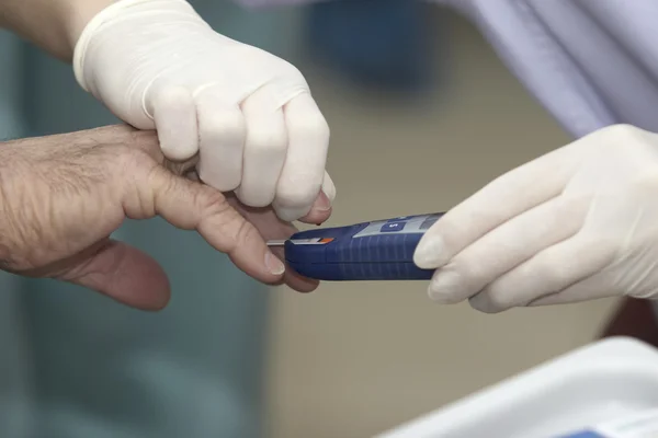 Лабораторный анализ крови, медицинский диабет — стоковое фото