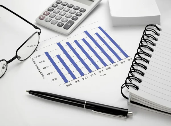 Üzleti grafikon diagram tőzsdei irodai íróasztal Pénzügy — Stock Fotó