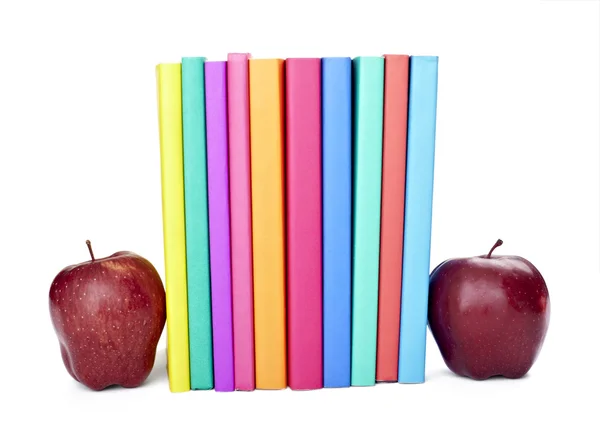 Libri colorati mela frutta cibo educazione scuola — Foto Stock