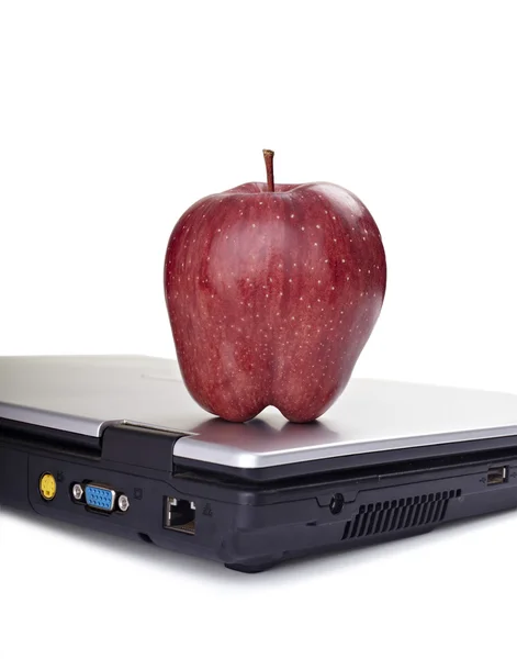 Ordinateur portable livres pomme fruits école d'éducation alimentaire — Photo