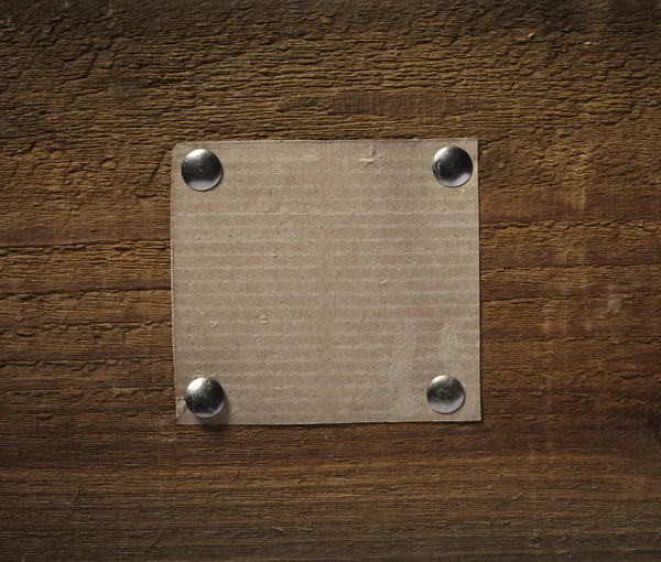 Notizpapier an der Holzwand — Stockfoto