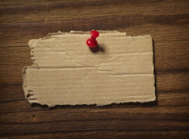 bir not kağıdına ahşap duvar iş