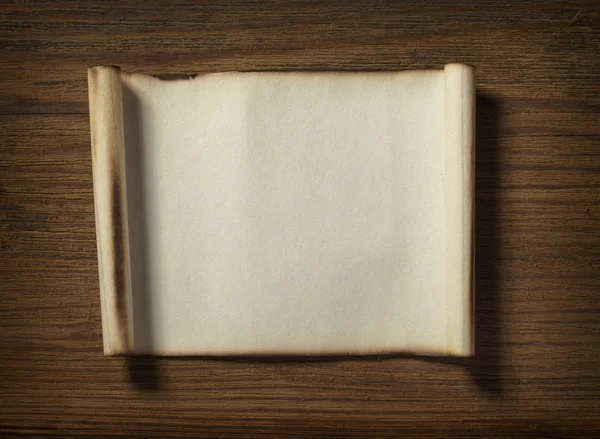 Notizpapier an der Holzwand — Stockfoto