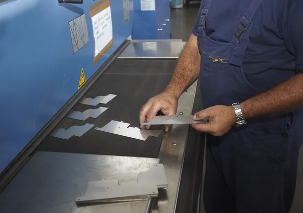 Laser memotong pabrik aluminium manufaktur — Stok Foto