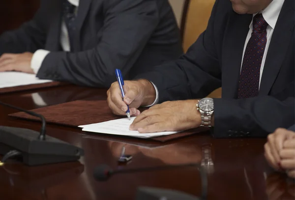 Podpis podepisování smlouvy office business — Stock fotografie