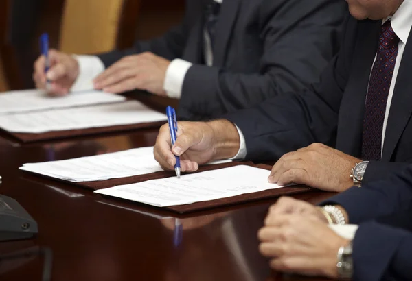 Handtekening ondertekening contract office business — Stockfoto