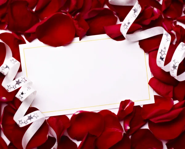 Поздравительная открытка лепестки роз празднование Рождества любовь — стоковое фото