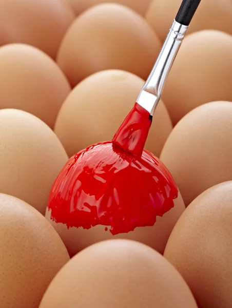 Яєчна їжа фарба Великодня — стокове фото