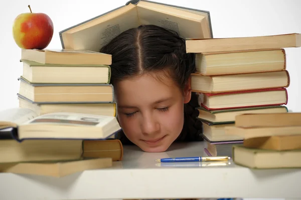 Девушка с грудой книг — стоковое фото