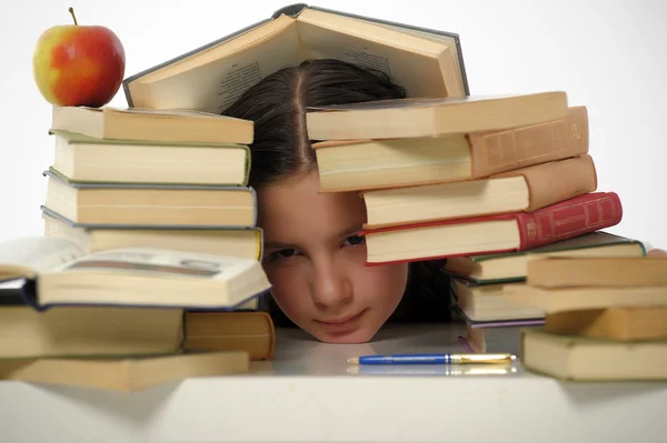 Flicka med högen av böcker — Stockfoto