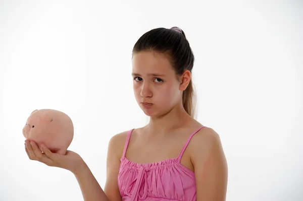 Adolescente menina chateado com porquinho banco — Fotografia de Stock