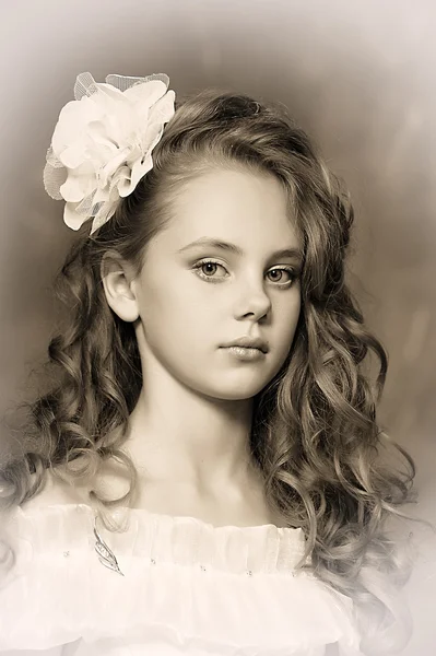 Victorian portrait of a girl in white dress — Stock Photo, Image