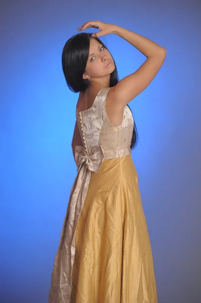 Modelo en vestido de oro —  Fotos de Stock