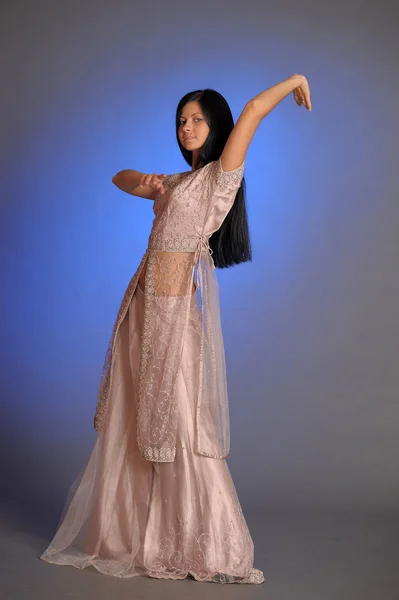 Menina em vestido oriental — Fotografia de Stock