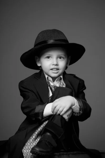 작은 소년과 모자 — 스톡 사진