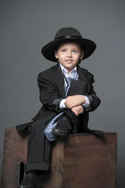 Malý chlapec a klobouk — Stock fotografie