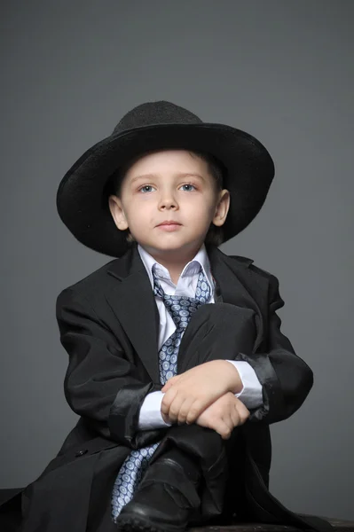Malý chlapec a klobouk — Stock fotografie