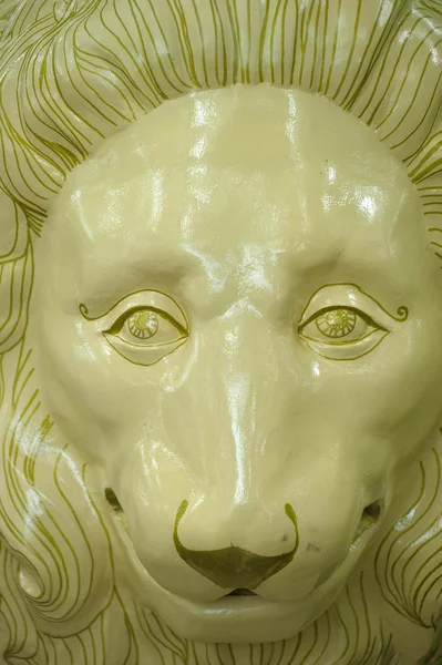 Beyaz Aslan heykeli — Stok fotoğraf