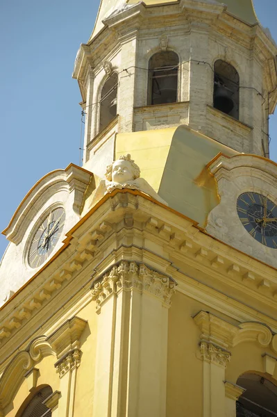 Petrus en Paulus kathedraal in de vesting van de petropavlovskaya in Sint-petersburg, Rusland — Stockfoto