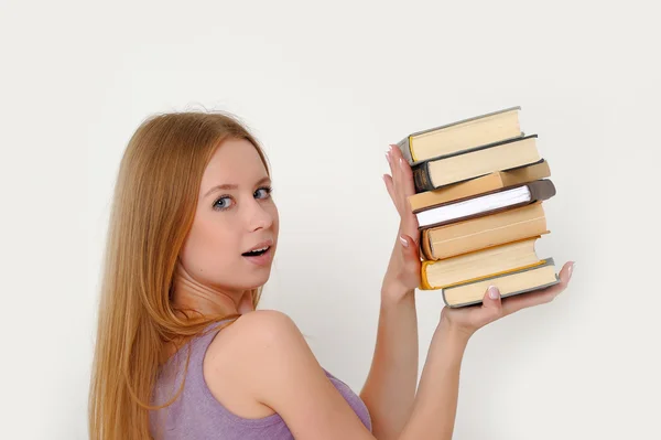 Молодая женщина с книгами — стоковое фото
