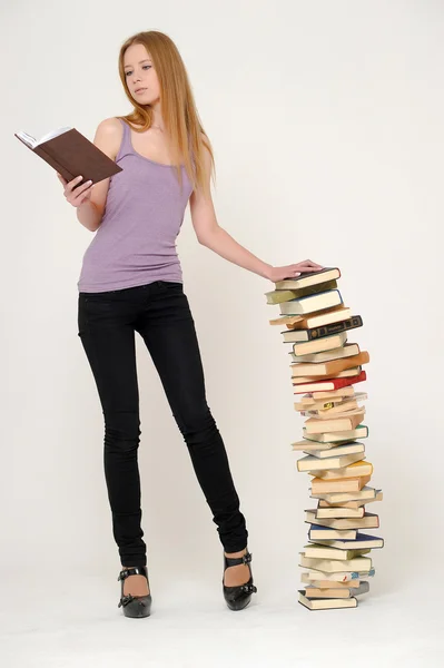 Estudante com livros — Fotografia de Stock