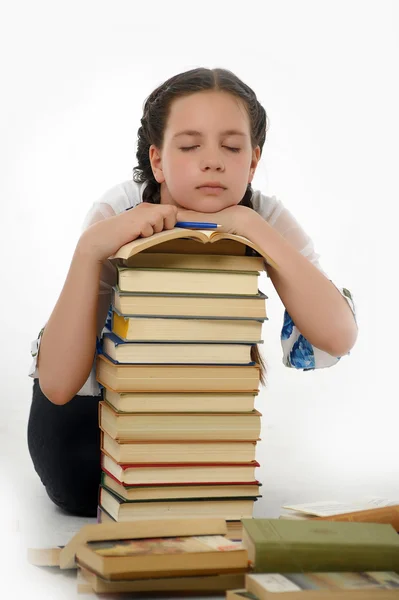Nette junge Frau mit einem Stapel Bücher — Stockfoto