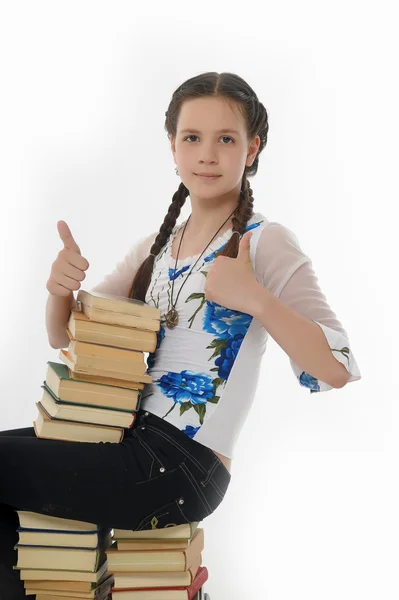 Mulher jovem bonito com uma pilha de livros — Fotografia de Stock