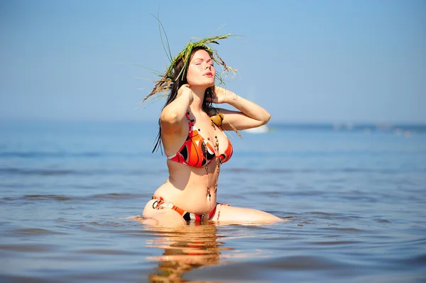 Girl having fun in the water — Stock Photo, Image