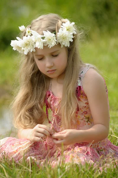 Little girl in a wreath of white flowers — Stock Photo, Image