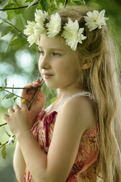 Little girl in a wreath of white flowers — Stock Photo, Image