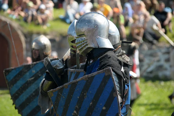 Caballeros medievales en armadura — Foto de Stock