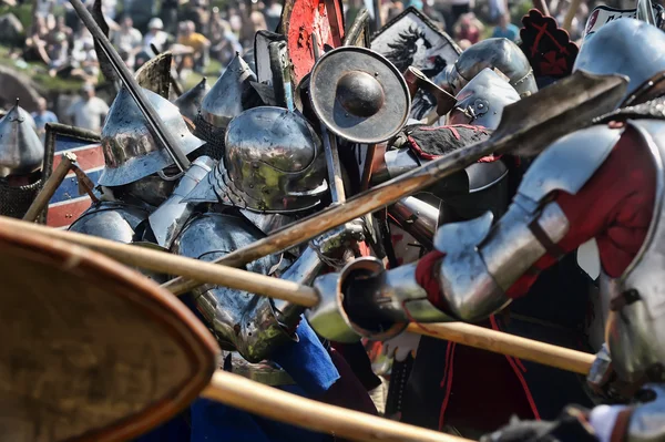 Zırhlı ortaçağ şövalyeleri — Stok fotoğraf