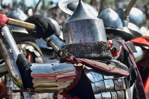 Średniowieczni rycerze w zbroi — Zdjęcie stockowe