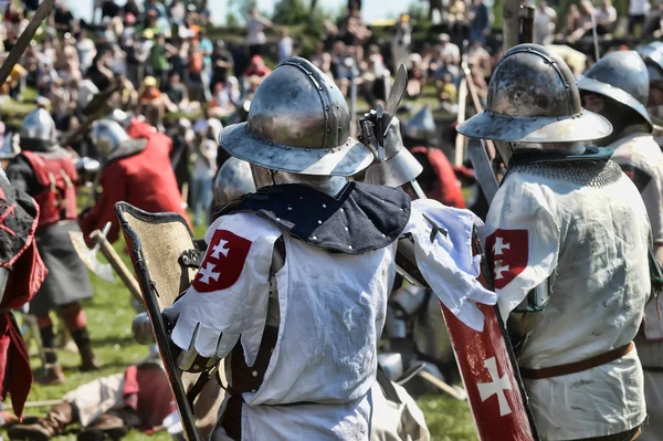 中世纪身穿盔甲的骑士 — 图库照片