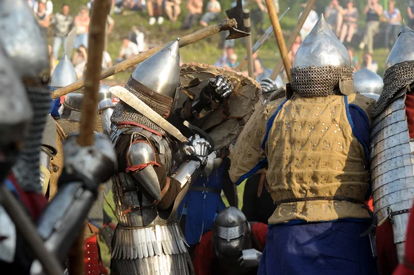 Lutte des chevaliers médiévaux — Photo