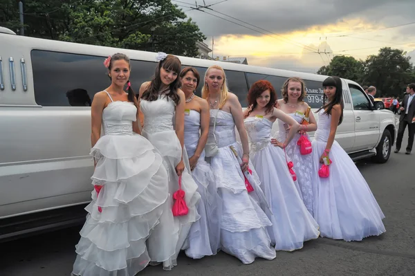 Desfile de novias — Foto de Stock