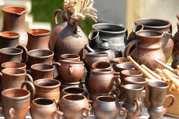 Ceramiczne ręcznie dzbanki brązowy kultury narodowej — Zdjęcie stockowe