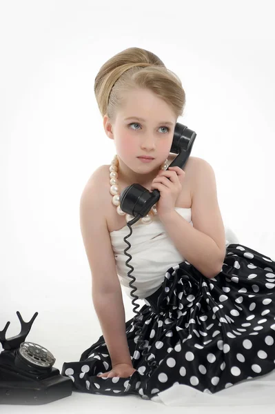 Holčička s retro telefon — Stock fotografie