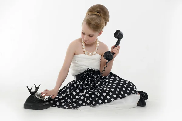 Retro telefon ile küçük kız — Stok fotoğraf