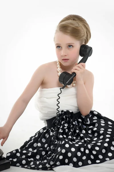 Menina com um telefone retro — Fotografia de Stock