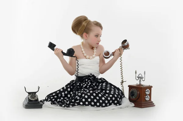 Meisje met een retro telefoon — Stockfoto