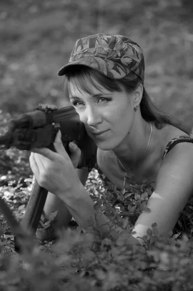 Nő, puska — Stock Fotó