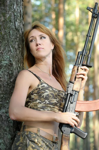 Жінка з гвинтівки — стокове фото