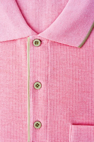 Zblízka nové Pánské růžové polo tričko — Stock fotografie