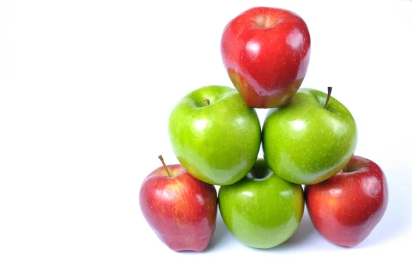 Kırmızı ve yeşil elmalar — Stok fotoğraf
