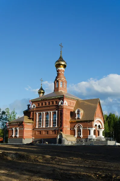 Церковь в городе Красноуральске — стоковое фото